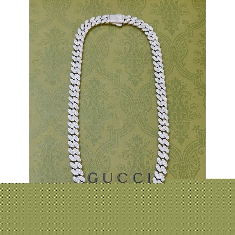 G*u*i necklaces